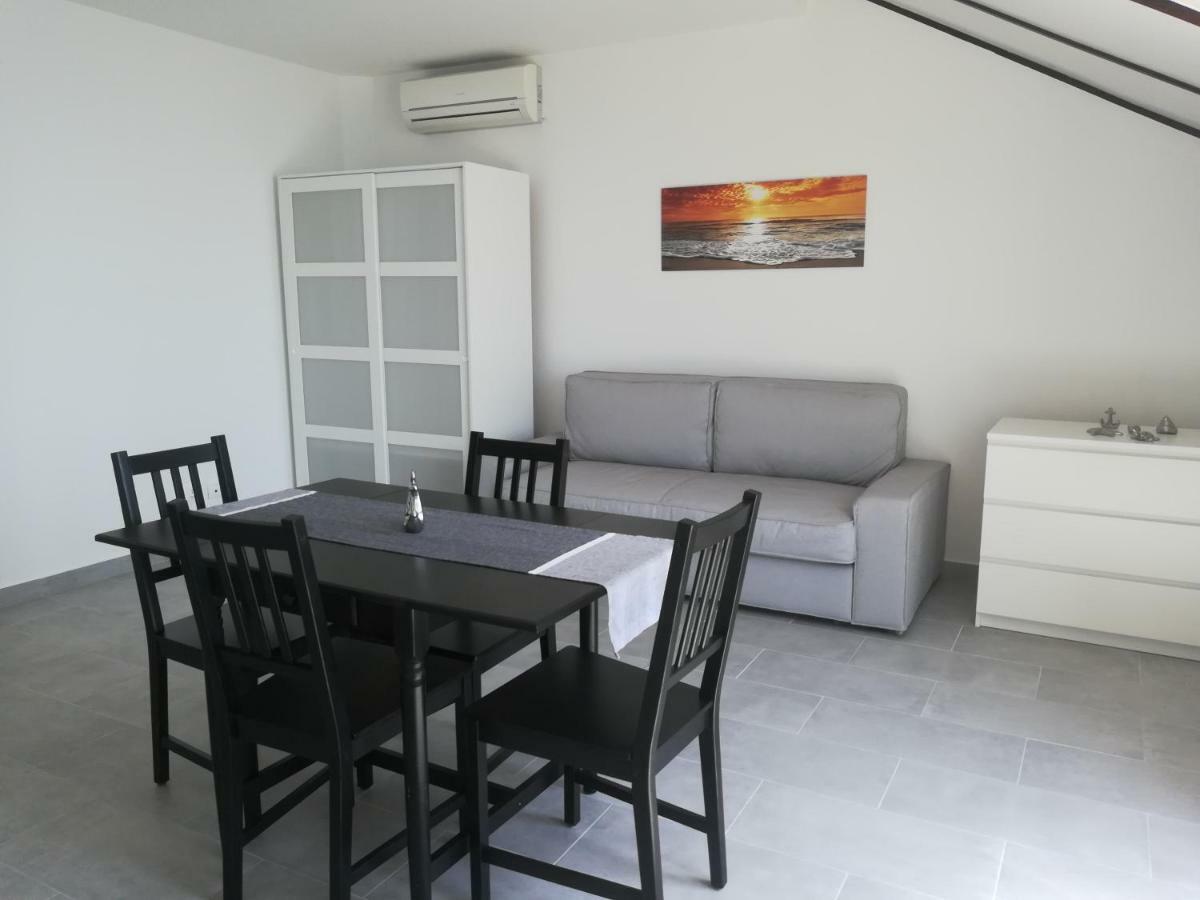 Villa Adagio Apartments ซูมาร์ติน ภายนอก รูปภาพ